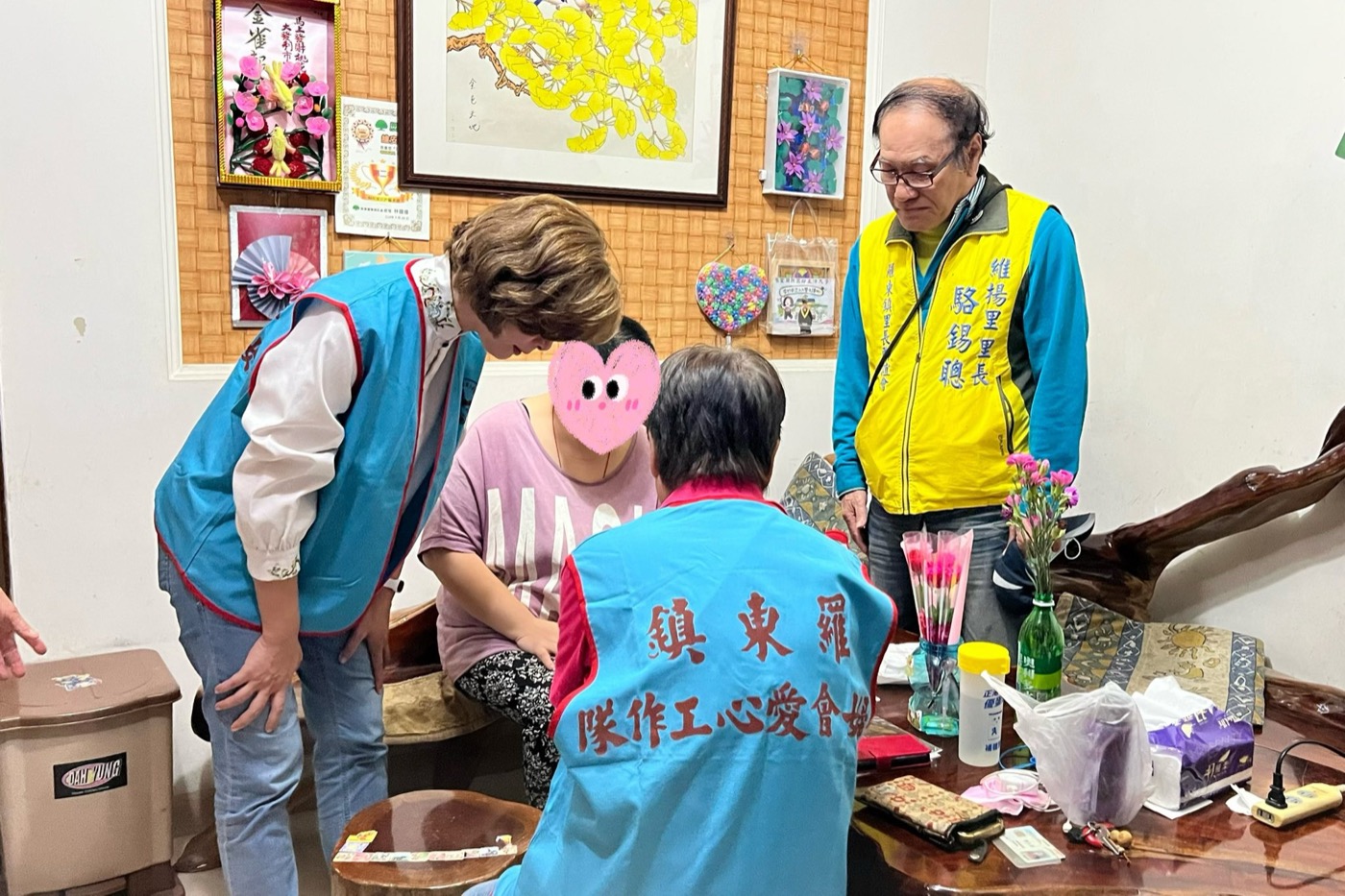 黃琤婷和羅東鎮婦女會愛心工作隊關心弱勢團體